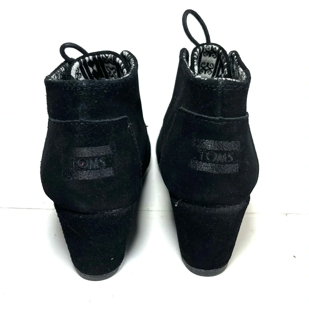 TOMS‎ Kala Women’s Ankle Boots Size 7.5 Black Suede Lace Up Wedge.